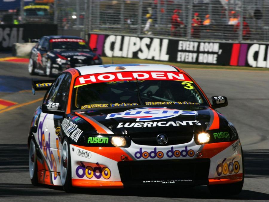  Holden Commodore V8 Supercar 2005 года  (фото 16 из 16)